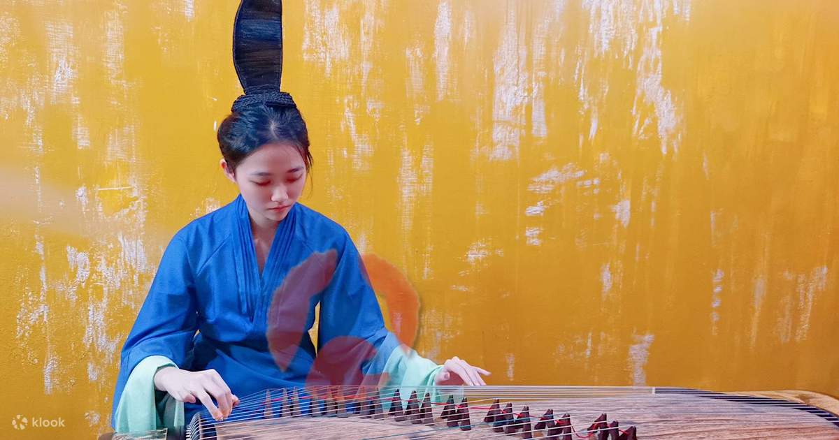 Taipei Playing Guzheng in Hanfu at Zheng Klook